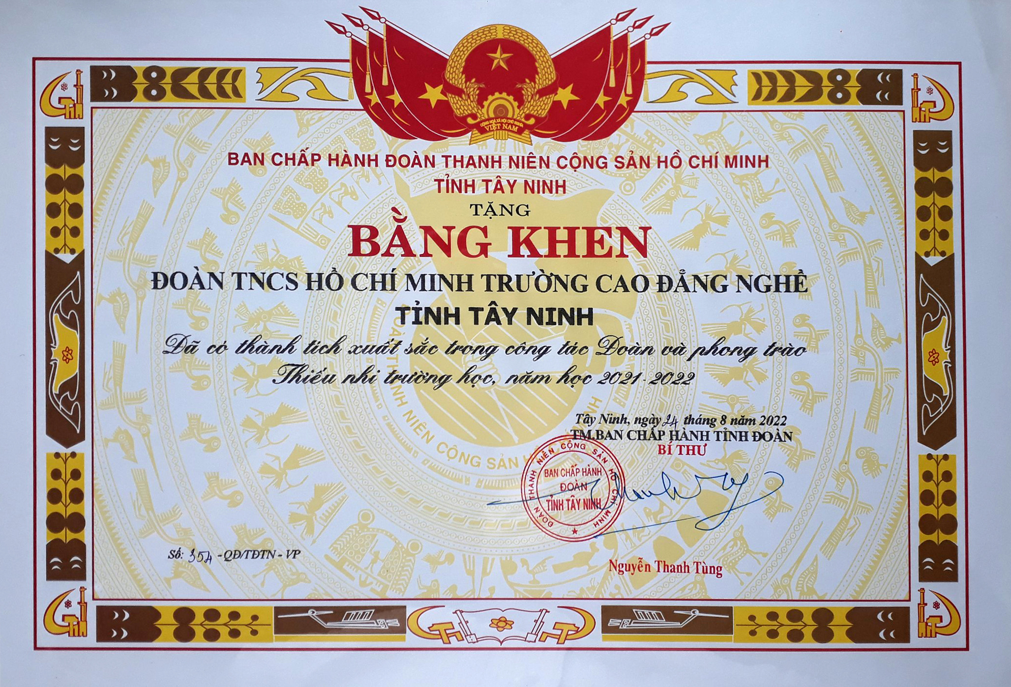 Đoàn TNCS HCM trường Cao đẳng nghề Tây Ninh nhận Bằng khen của BCH ĐTNCSHCM đã có thành tích xuất sắc trong công tác Đoàn và phong trào Thiếu nhi trường học năm học 2021-2022